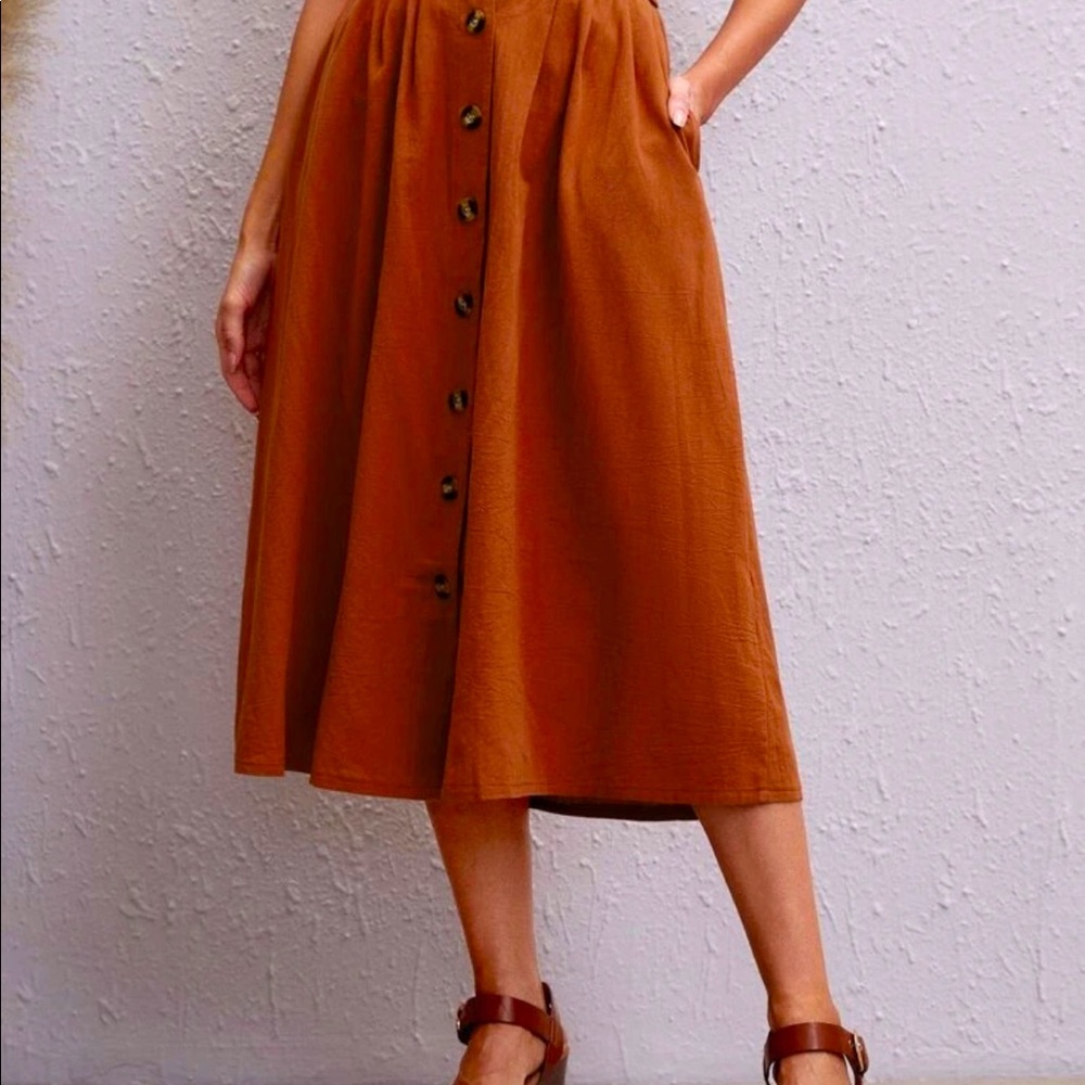 𝗘𝗺𝗿𝗲𝘆 𝗥𝗼𝘀𝗲 𝗕𝗲𝗹𝘁𝗲𝗱 𝗙𝗿𝗼𝗻𝘁 𝗙𝗹𝗮𝗿𝗲 𝗦𝗸𝗶𝗿𝘁